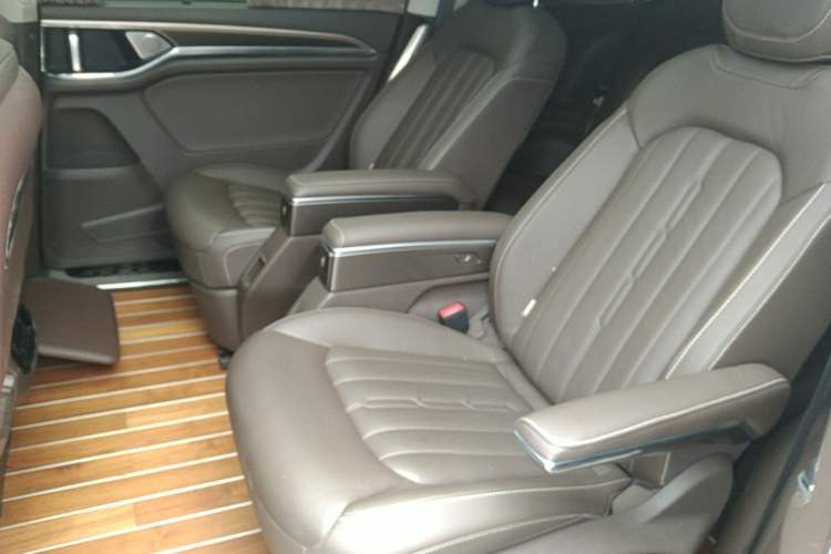 Used Volkswagen Viloran 2020 330TSI Luxury Edition Left Rear Seat