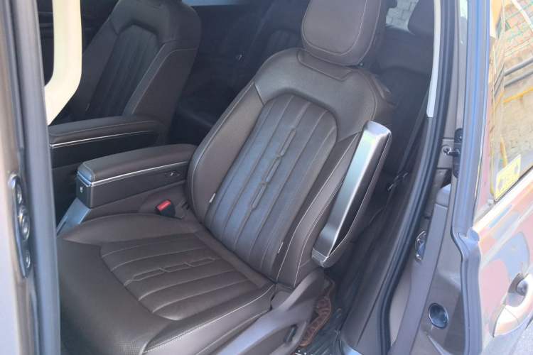 Used Volkswagen Viloran 2020 330TSI Luxury Edition Left Rear Seat