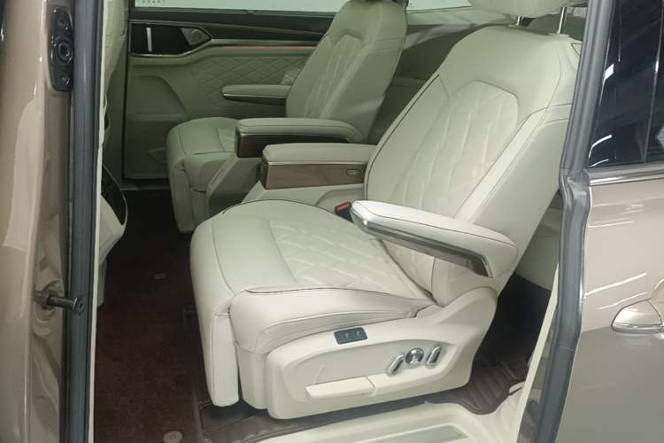 Used Volkswagen Viloran 2020 380TSI Prestige Edition Left Rear Seat