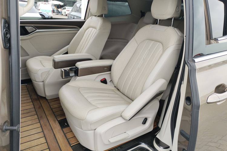 Used Volkswagen Viloran 2020 330TSI Luxury Edition Left Rear Seat