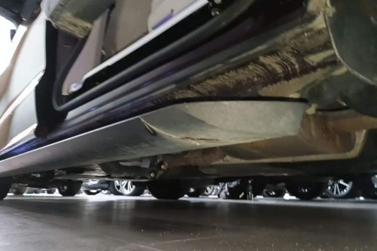 Used Volkswagen Viloran 2020 330TSI Luxury Edition Left Side Sill