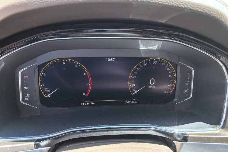 Used Volkswagen Viloran 2020 330TSI Luxury Edition Odometer Close Up