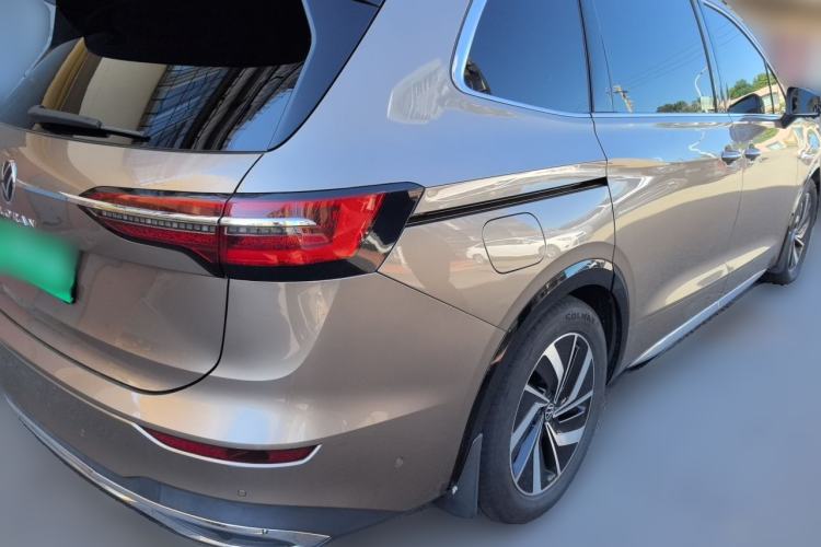 Used Volkswagen Viloran 2020 330TSI Luxury Edition Rear Right 45 Deg