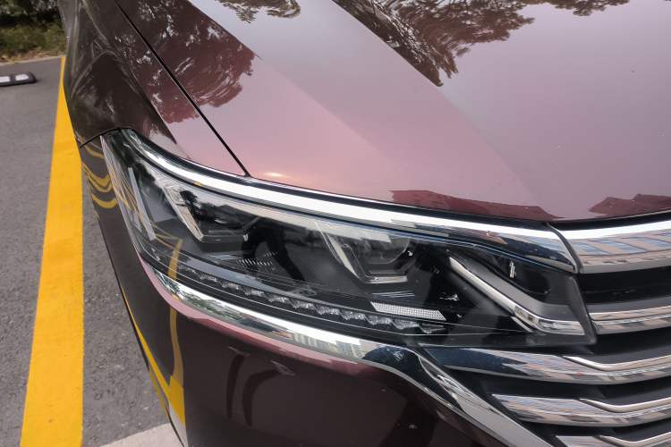 Used Volkswagen Viloran 2020 330TSI Luxury Edition Right Front Headlight