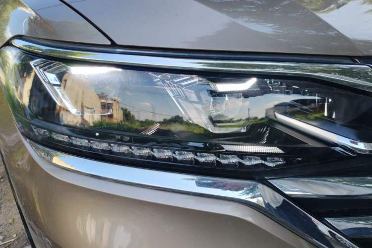 Used Volkswagen Viloran 2020 330TSI Luxury Edition Right Front Headlight