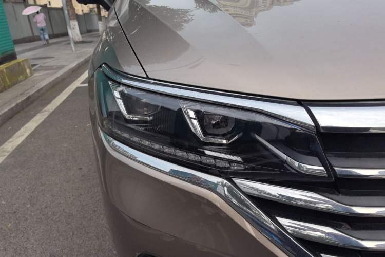 Used Volkswagen Viloran 2020 330TSI Luxury Edition Right Front Headlight