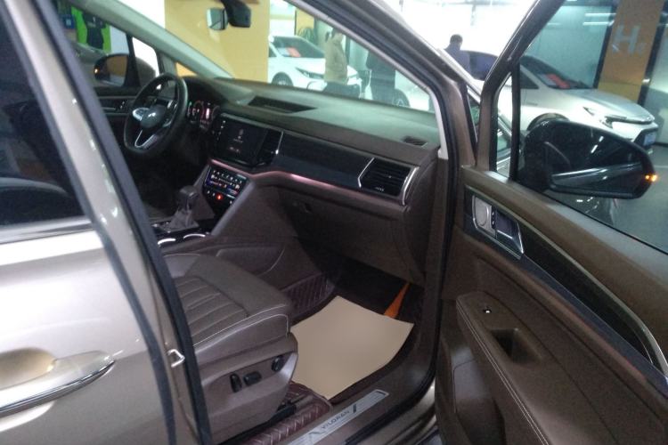 Used Volkswagen Viloran 2020 330TSI Luxury Edition Right Front Seat