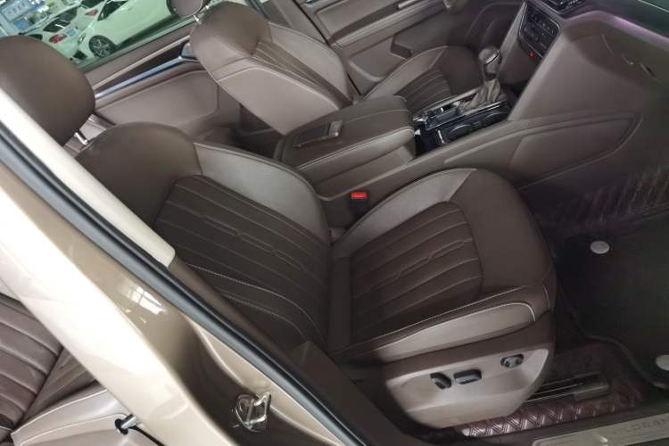 Used Volkswagen Viloran 2020 330TSI Luxury Edition Right Front Seat