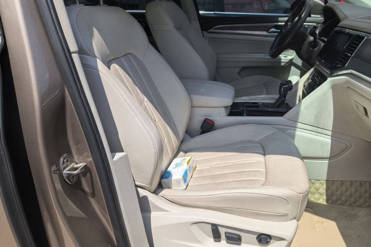 Used Volkswagen Viloran 2020 330TSI Luxury Edition Right Front Seat