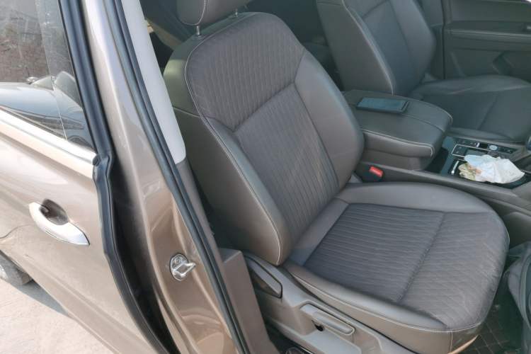 Used Volkswagen Viloran 2020 330TSI Business Edition Right Front Seat