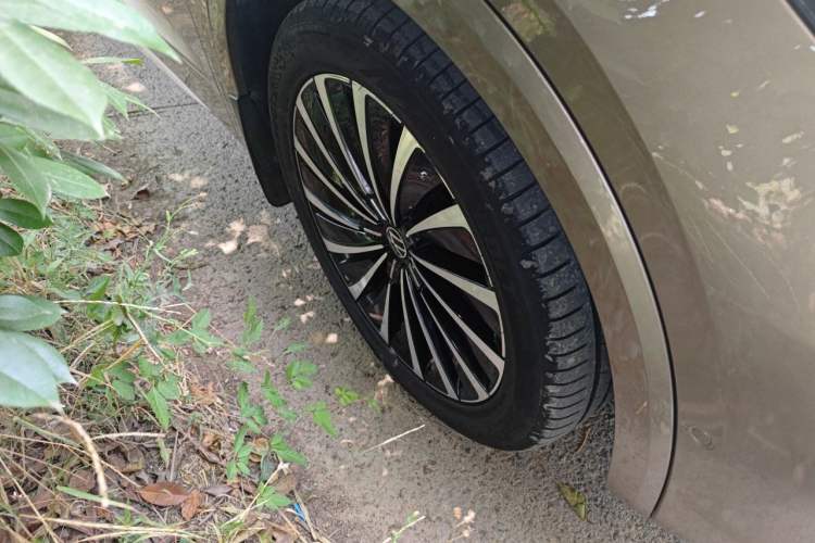 Used Volkswagen Viloran 2020 380TSI Prestige Edition Right Front Wheel Hub