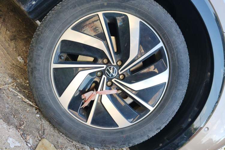 Used Volkswagen Viloran 2020 330TSI Luxury Edition Right Front Wheel Hub