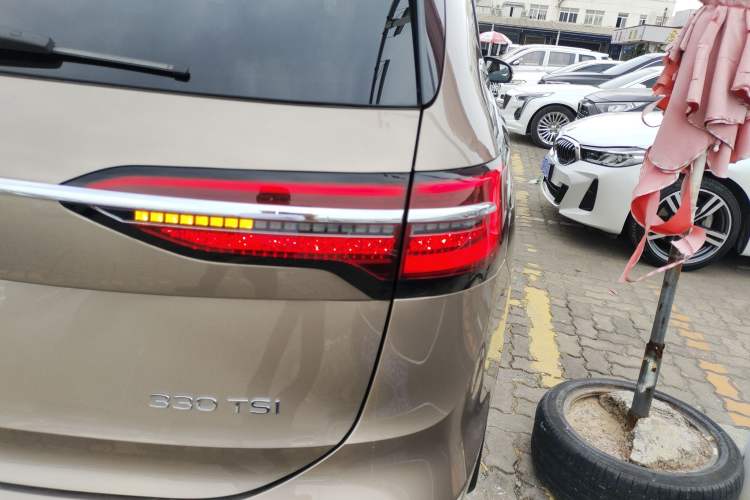 Used Volkswagen Viloran 2020 330TSI Luxury Edition Right Rear Taillight