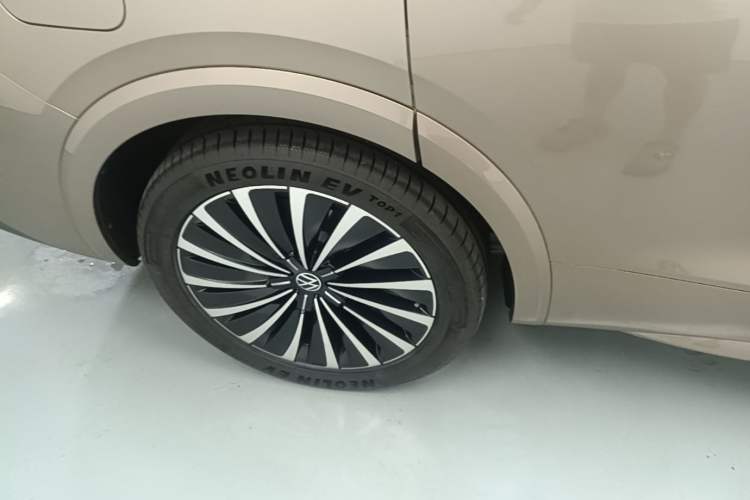 Used Volkswagen Viloran 2020 380TSI Prestige Edition Right Rear Wheel Hub