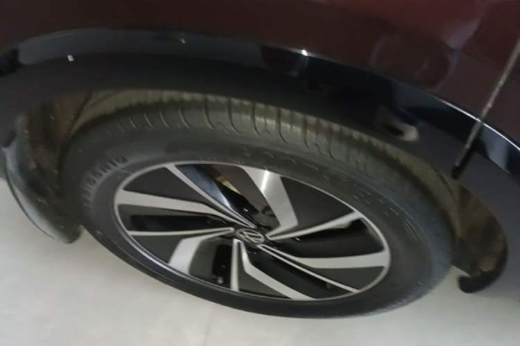 Used Volkswagen Viloran 2020 330TSI Luxury Edition Right Rear Wheel Hub