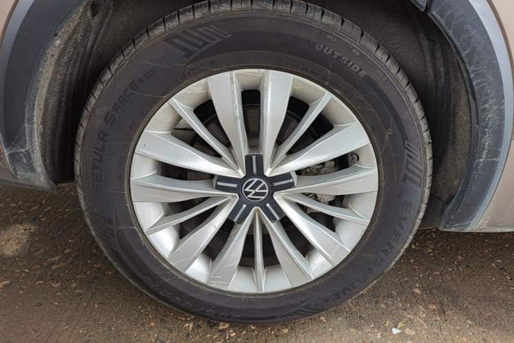 Used Volkswagen Viloran 2020 330TSI Business Edition Right Rear Wheel Hub