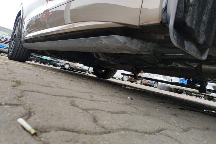 Used Volkswagen Viloran 2020 330TSI Luxury Edition Right Side Sill