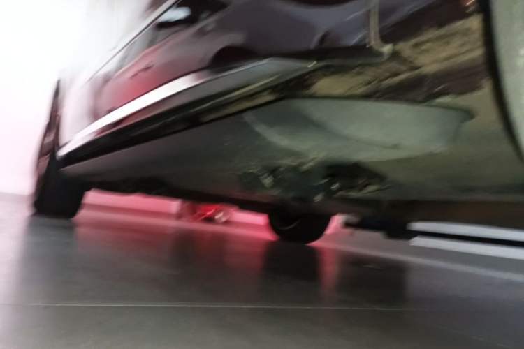 Used Volkswagen Viloran 2020 330TSI Luxury Edition Right Side Sill