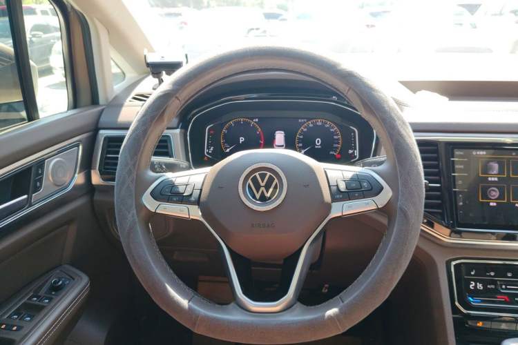 Used Volkswagen Viloran 2020 330TSI Luxury Edition Steering Wheel