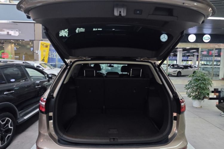Used Volkswagen Viloran 2020 330TSI Luxury Edition Trunk