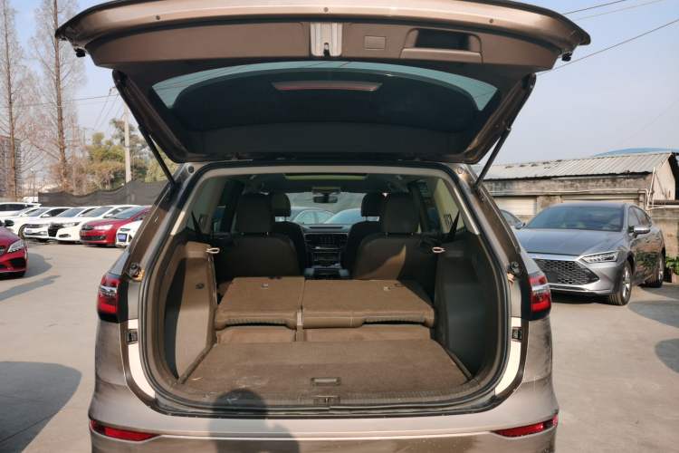 Used Volkswagen Viloran 2020 330TSI Business Edition Trunk