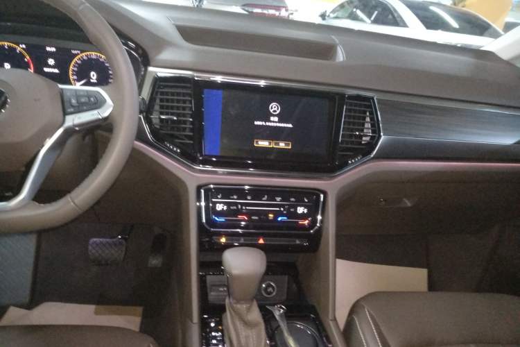 Used Volkswagen Viloran 2020 330TSI Luxury Edition Audio And AC Panel