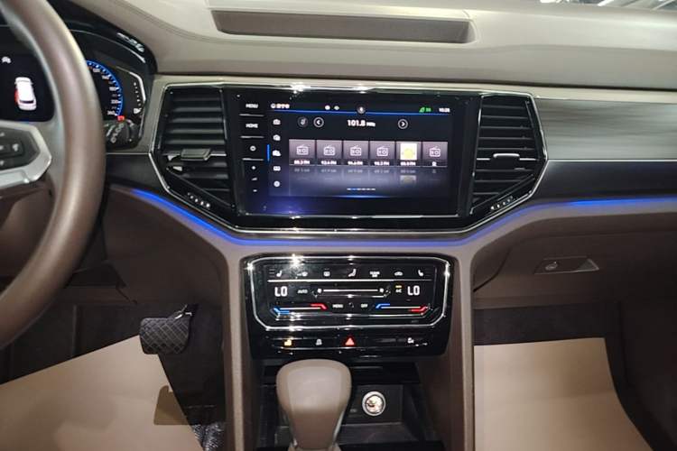 Used Volkswagen Viloran 2020 380TSI Prestige Edition Audio And AC Panel