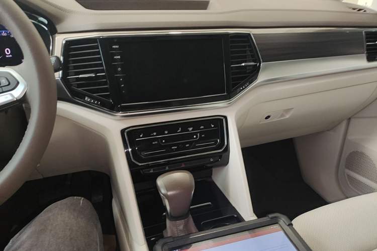 Used Volkswagen Viloran 2020 330TSI Luxury Edition Audio And AC Panel