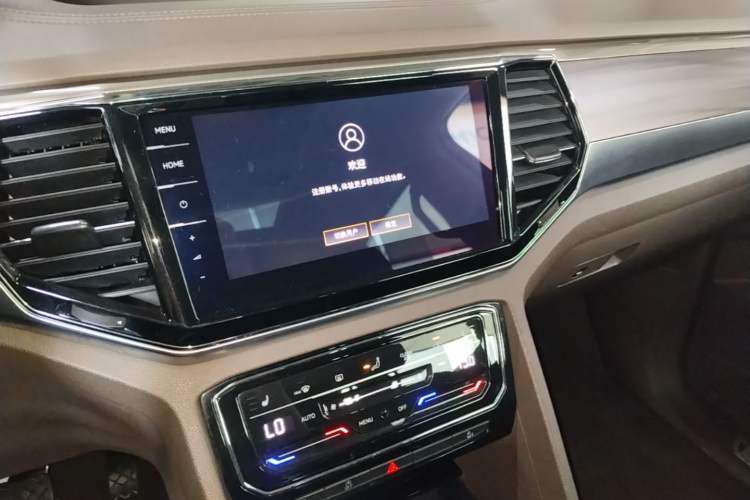 Used Volkswagen Viloran 2020 330TSI Luxury Edition Audio And AC Panel