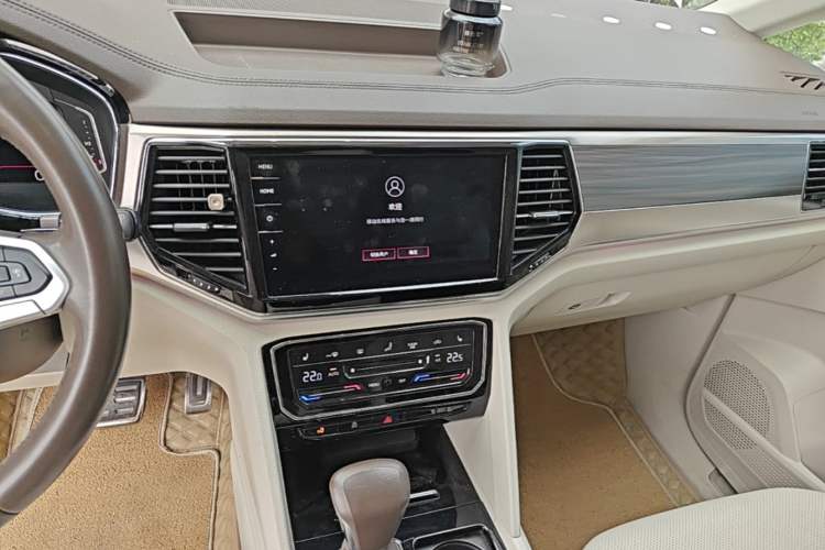 Used Volkswagen Viloran 2020 380TSI Prestige Edition Audio And AC Panel