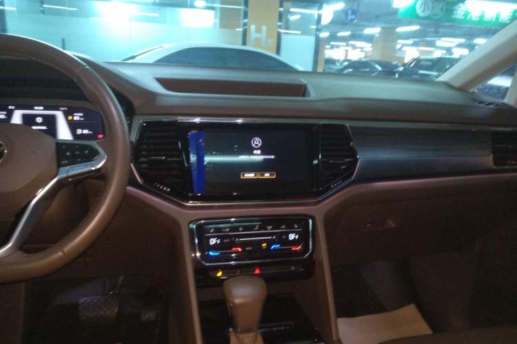 Used Volkswagen Viloran 2020 330TSI Luxury Edition Audio And AC Panel