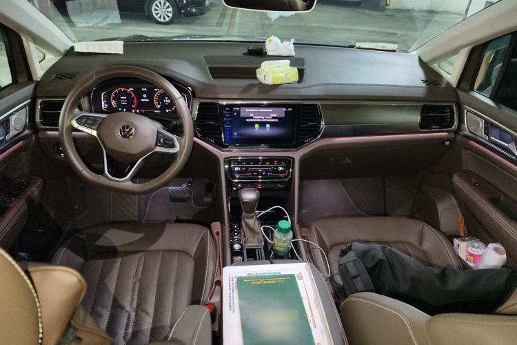 Used Volkswagen Viloran 2020 330TSI Luxury Edition Center Console