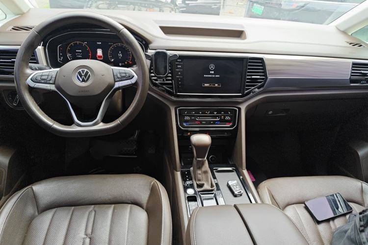 Used Volkswagen Viloran 2020 330TSI Luxury Edition Center Console