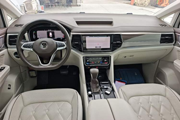 Used Volkswagen Viloran 2020 380TSI Prestige Edition Center Console
