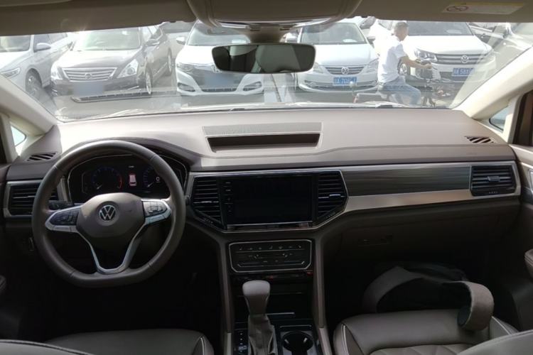 Used Volkswagen Viloran 2020 380TSI Prestige Edition Center Console