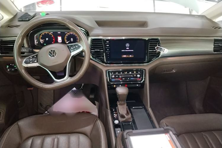 Used Volkswagen Viloran 2020 330TSI Luxury Edition Center Console