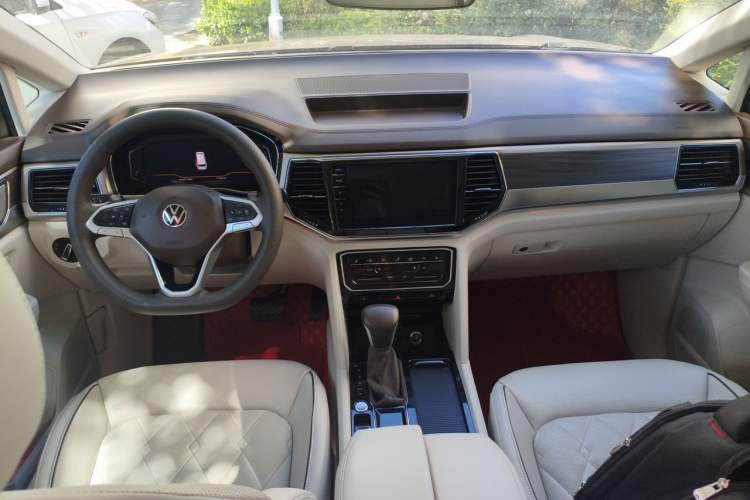 Used Volkswagen Viloran 2020 380TSI Prestige Edition Center Console