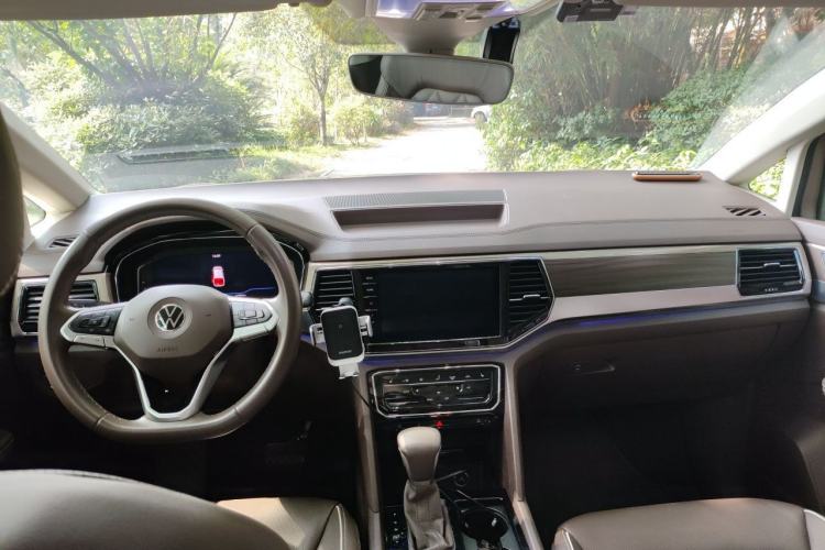 Used Volkswagen Viloran 2020 380TSI Prestige Edition Center Console