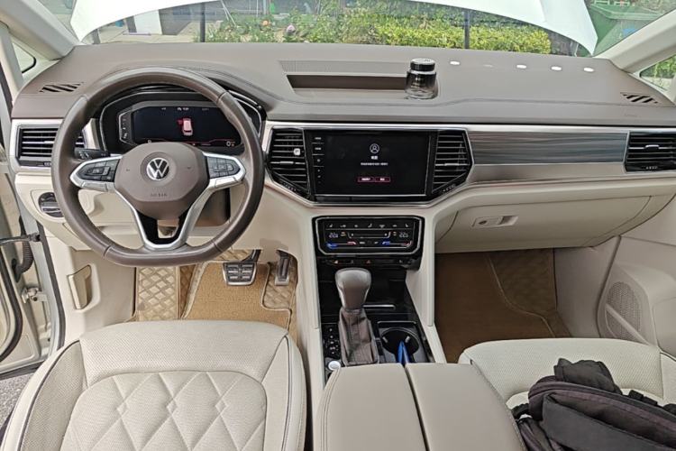 Used Volkswagen Viloran 2020 380TSI Prestige Edition Center Console