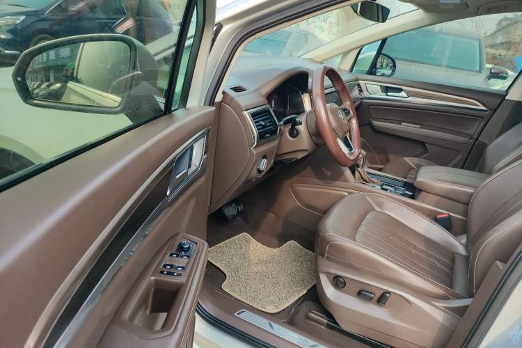 Used Volkswagen Viloran 2020 330TSI Luxury Edition Driver Seat