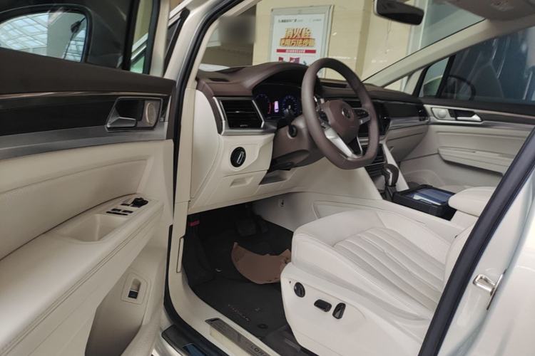 Used Volkswagen Viloran 2020 330TSI Luxury Edition Driver Seat