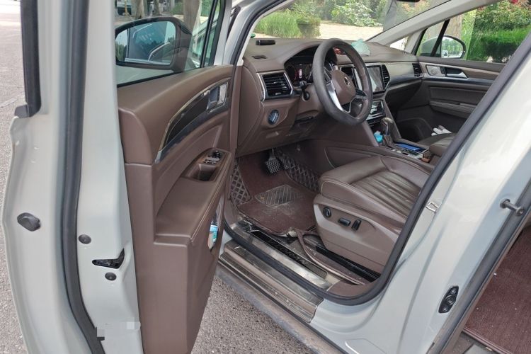 Used Volkswagen Viloran 2020 330TSI Luxury Edition Driver Seat