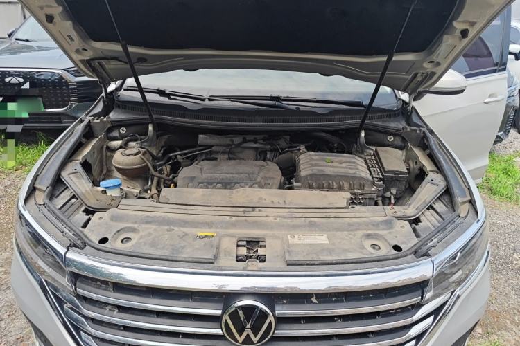 Used Volkswagen Viloran 2020 330TSI Luxury Edition Engine Bay