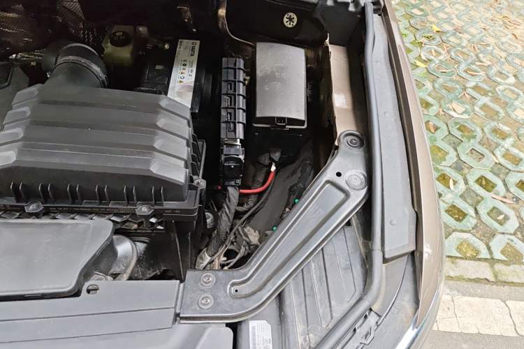 Used Volkswagen Viloran 2020 380TSI Flagship Edition Engine Bay Left