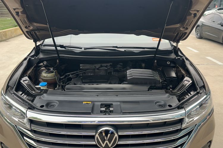Used Volkswagen Viloran 2020 330TSI Luxury Edition Engine Bay