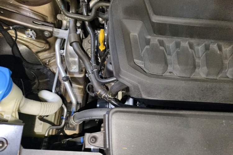 Used Volkswagen Viloran 2020 330TSI Luxury Edition Engine Bay Right