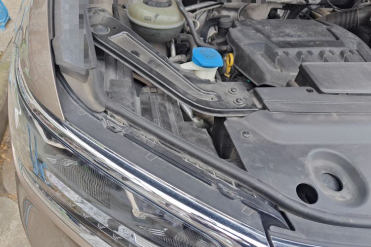 Used Volkswagen Viloran 2020 330TSI Luxury Edition Engine Bay Right
