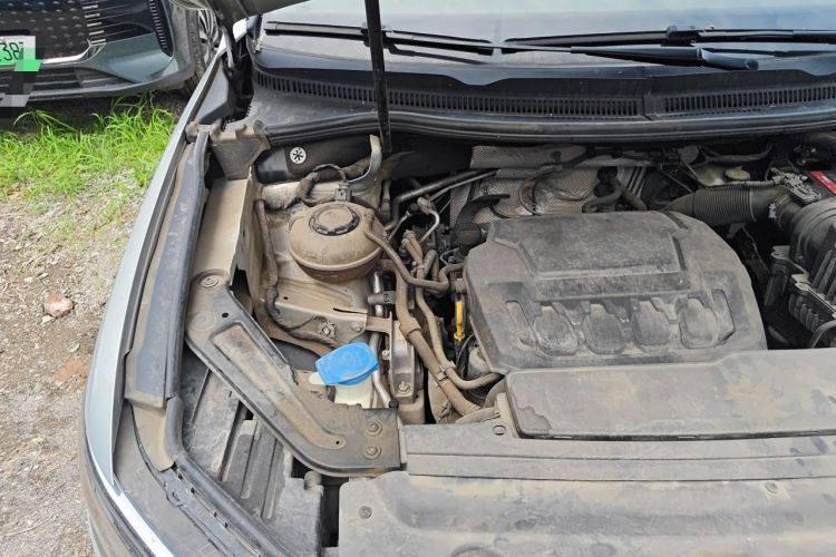 Used Volkswagen Viloran 2020 330TSI Luxury Edition Engine Bay Right