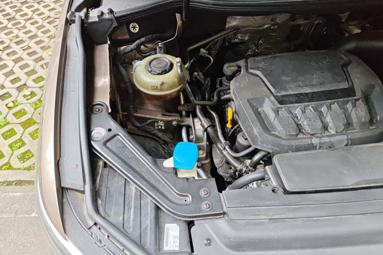 Used Volkswagen Viloran 2020 380TSI Flagship Edition Engine Bay Right