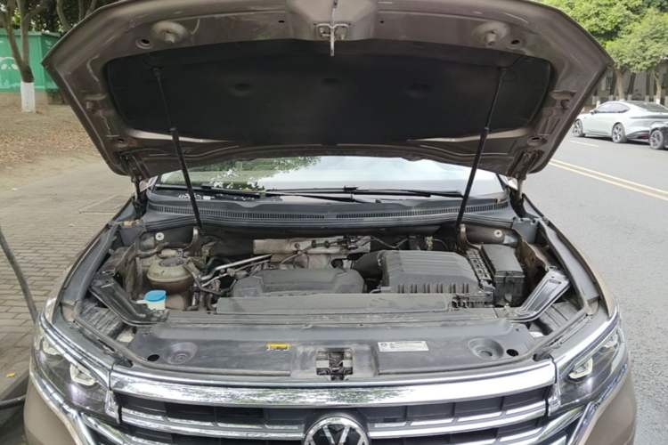 Used Volkswagen Viloran 2020 380TSI Prestige Edition Engine Bay